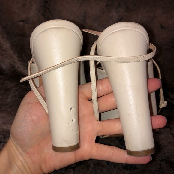 Valentino Cream Color Leather Open Toe Block Heels Size 38 $1195 - Picture 4 of 6
